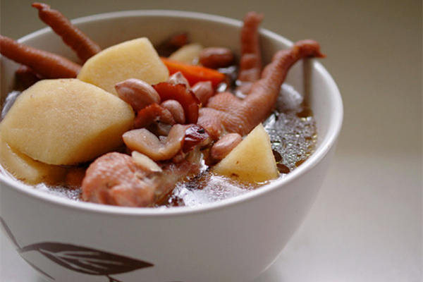 花生鳳爪湯的做法_營養價值_花生的營養功效 花生鳳爪湯