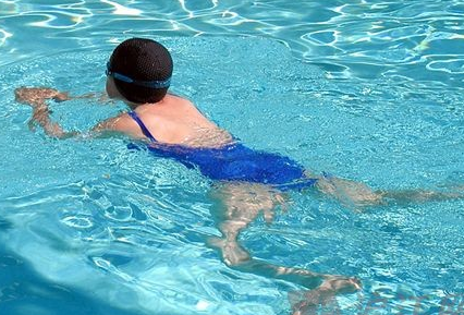 學習蛙泳的口訣是什麼 蛙泳的動作要領是什麼