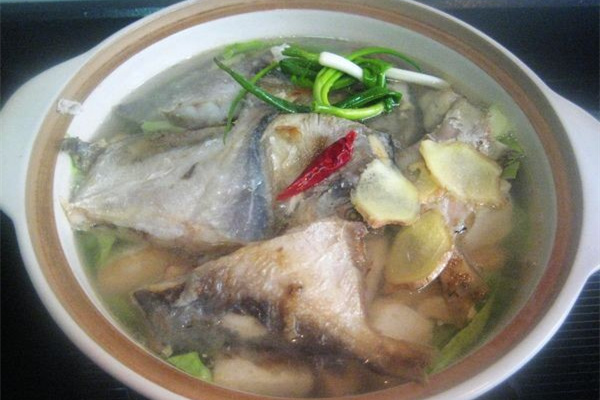 參歸鯧魚湯怎麼做_營養恭喜_鯧魚的功效作用 參歸鯧魚湯