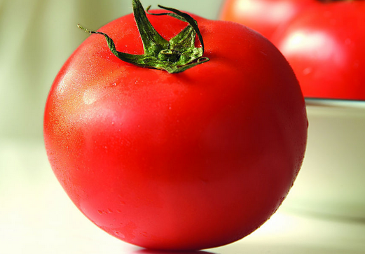 用西紅柿祛斑的方法