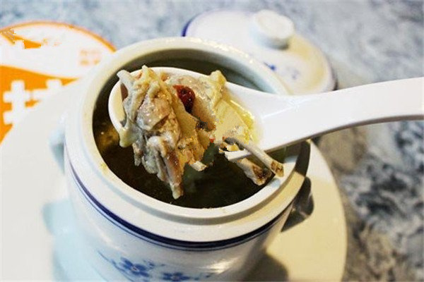 黃精海參燉乳鴿