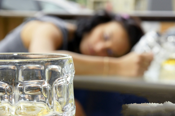 醉酒後喝濃茶真的可以解酒嗎 喝什麼戒酒效果好 醉酒後喝濃茶解酒嗎