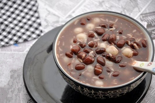 花生紅豆鵪鶉湯的熬法_營養功效_食用註意事項 花生紅豆鵪鶉湯