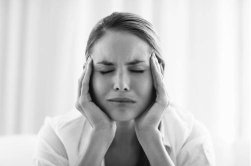 工作壓力過大 小心引起緊張性頭痛