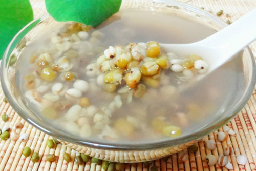 綠豆薏仁粥 夏日消暑美白好食物
