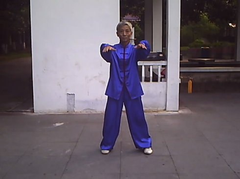 太極拳基本功練習從樁功開始