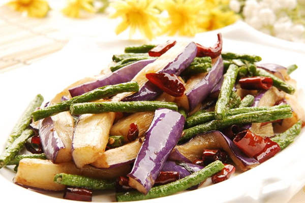 杞精燉鵪鶉怎麼燉_有什麼功效_吃瞭有什麼好處 杞精燉鵪鶉