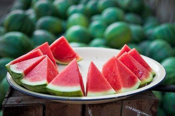 產後飲食要註意什麼_產後有飲食禁忌嗎_產後能吃西瓜嗎