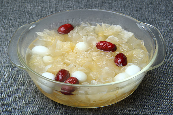 雪耳鴿蛋湯怎麼煮_營養價值_功效作用 雪耳鴿蛋湯