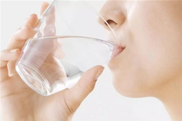 研究生花3.5萬喝水