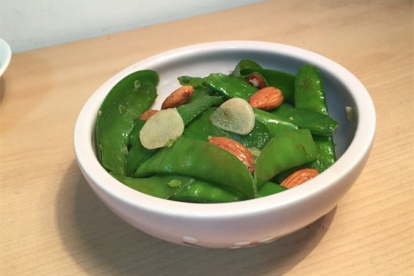 杏仁炒荷蘭豆的做法_荷蘭豆的功效_選購技巧 杏仁炒荷蘭豆