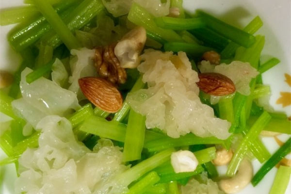 腰果銀耳拌香芹