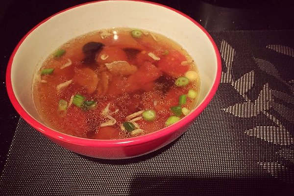 每天和電腦屏幕面對面 來喝西紅柿豬肝瘦肉湯