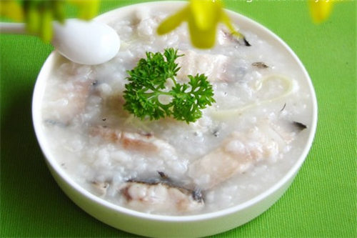 龍利魚魚片粥怎麼做_功效_適用人群 龍利魚魚片粥