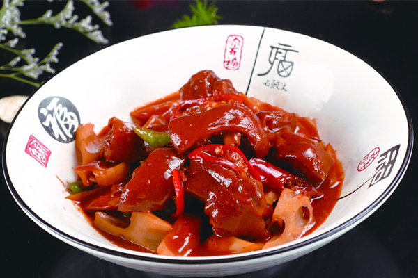 蓮藕燜豬手怎麼做_營養功效_蓮藕的功效作用 蓮藕燜豬手