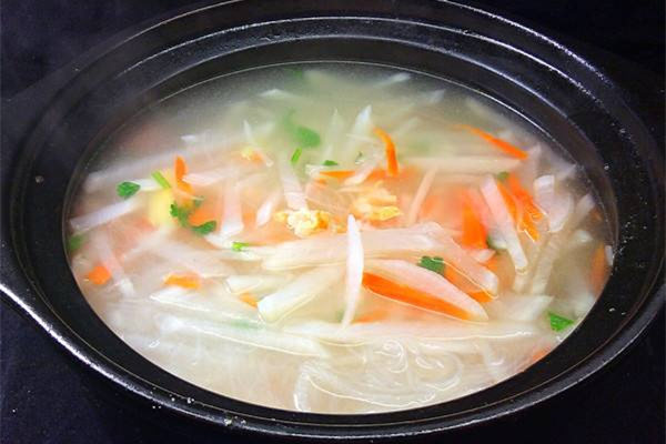 蝦皮粉絲蘿卜湯_蝦皮粉絲蘿卜湯的做法_蝦皮粉絲蘿卜湯的營養功效 蝦皮粉絲蘿卜湯