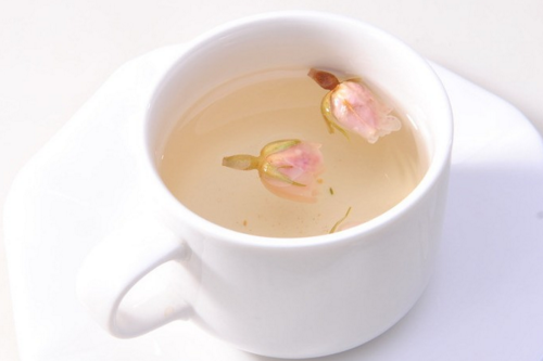蜂蜜玫瑰花茶 “平胸妹”不可盲目跟從謠言