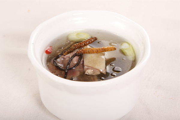 冬蟲草花膠燉水魚_冬蟲夏草_花膠的功效與作用 冬蟲草花膠燉水魚