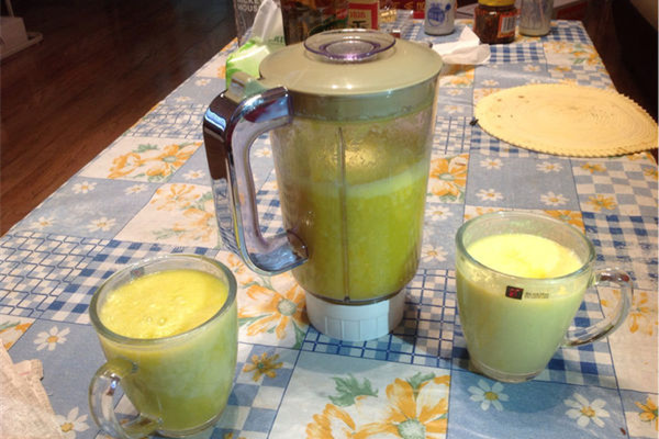 雪梨蜂蜜苦瓜汁的做法_蜂蜜_苦瓜的營養功效 雪梨蜂蜜苦瓜汁