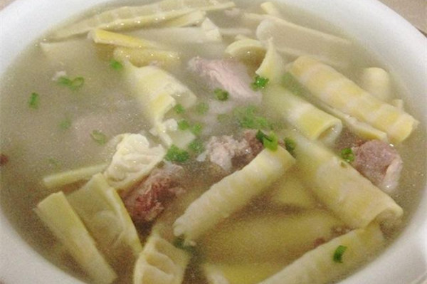 春節吃什麼_竹筍怎麼吃_竹筍食療方 鮑魚竹筍湯
