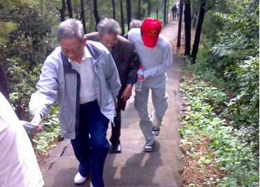 老年人爬山需要註意什麼