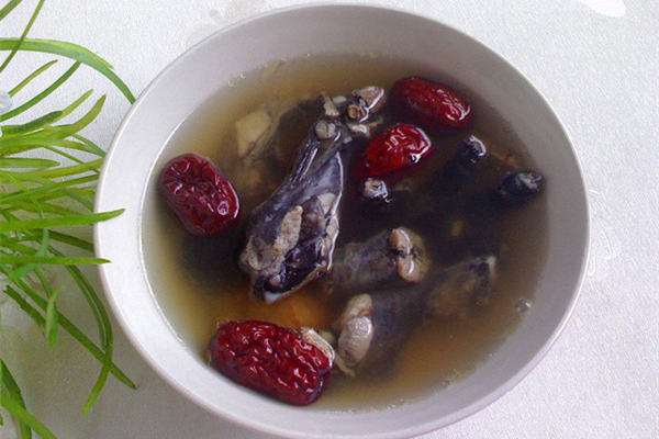 冬日暖食湯_冬季喝什麼湯暖身_冬日暖食湯有哪些 阿膠烏雞湯