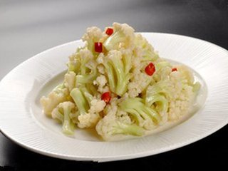 涼拌花菜_涼拌花菜的功效作用_涼拌花菜怎麼做_涼拌花菜有哪些做法