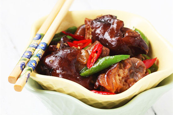 回鍋豬手的烹飪方法_不辣的回鍋豬手_豬蹄的功效與作用 回鍋豬手