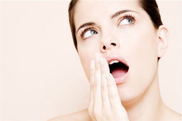 口腔潰瘍是怎麼引起_口腔潰瘍怎麼好得快 口腔潰瘍