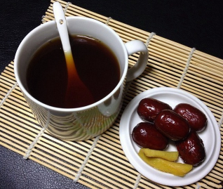 冬季驅寒潤燥 喝點薑棗茶 冬季驅寒潤燥 喝點薑棗茶