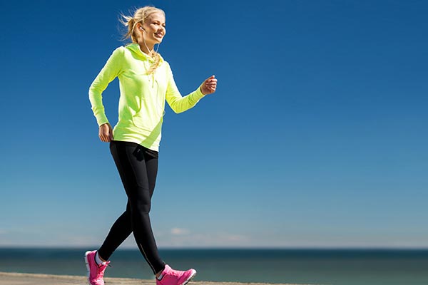 這幾種走路姿勢容易腰肌勞損 你犯過嗎?