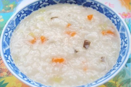 香菇雞茸蔬菜粥的傢常做法