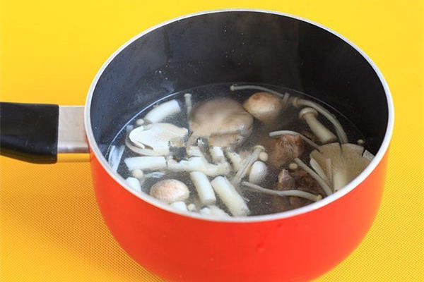 雜骨菌菇湯