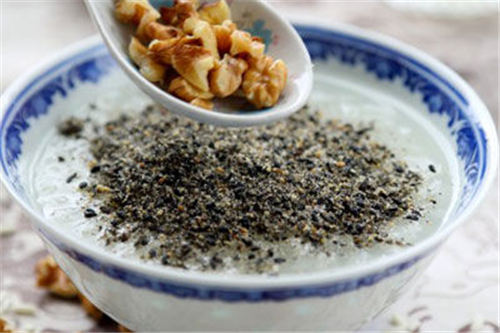 核桃仁芝麻糯米粥