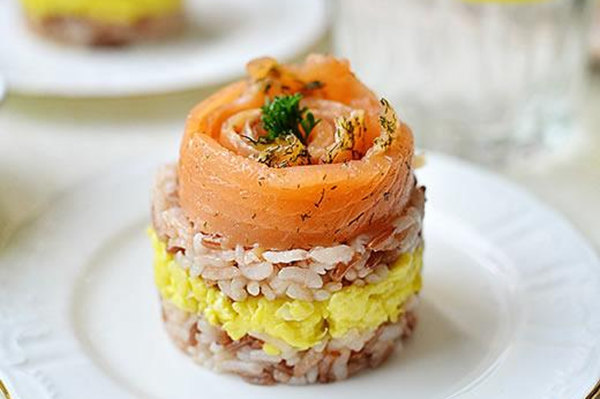 三文魚紅米飯的烹飪方法_白領晚上吃什麼_適合白領的晚餐 三文魚紅米飯