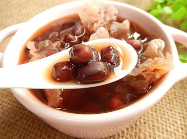 紅豆銀耳粥 補血又養顏