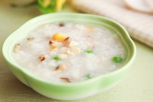 孩子總尿床 喝點母雞粥