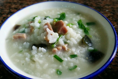 香菇小白菜瘦肉粥 當季蔬菜食用效果佳
