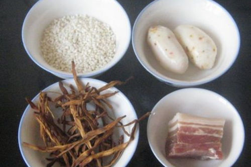 咸鮮軟糯 黃花菜幹菜煲咸肉粥