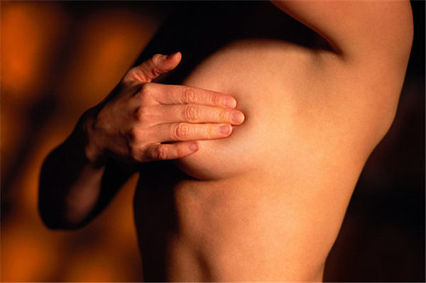 月經初潮早或易得乳腺癌 日常如何防乳腺癌