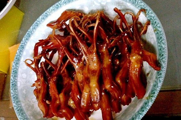 可樂鴨舌_可樂鴨舌的做法 鴨舌的做法!香甜可口的可樂鴨舌!
