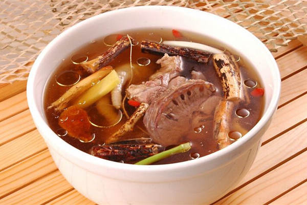 五指毛桃煲烏骨雞湯