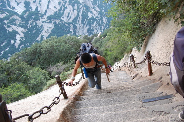 春季爬山要註意什麼_春季爬山對身體有哪些好處