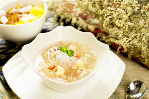 薏米蓮子粥的做法||薏米蓮_功效_適宜人群