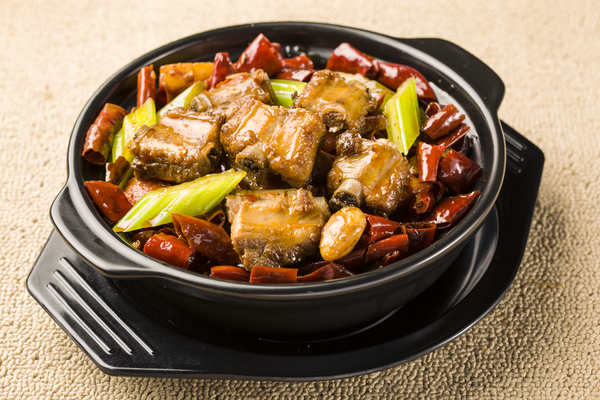 排骨香鍋的做法_用哪些調料_烹飪方法 排骨香鍋