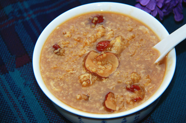 坐月子可以吃什麼菜譜_產婦坐月子菜譜_婦女坐月子吃什麼好 小米雞蛋紅糖粥