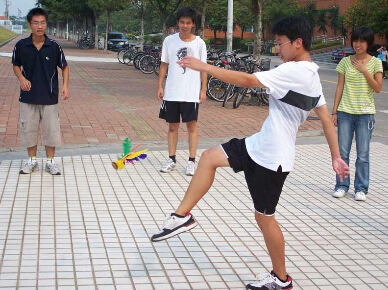 小編教你如何成為踢毽子高手