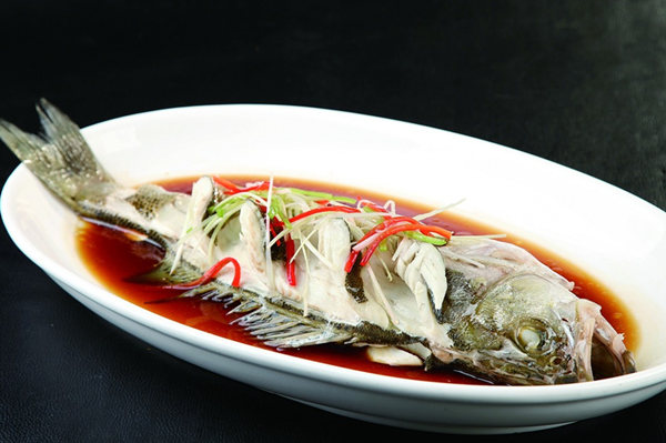 蔥油蒸鱸魚