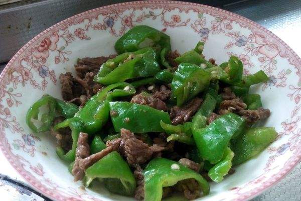 青椒炒牛肉_青椒回鍋肉_青椒土豆絲的做法 青椒土豆絲的做法