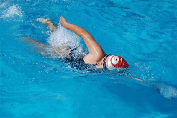 這些人最好不要遊泳 女性遊泳要註意什麼